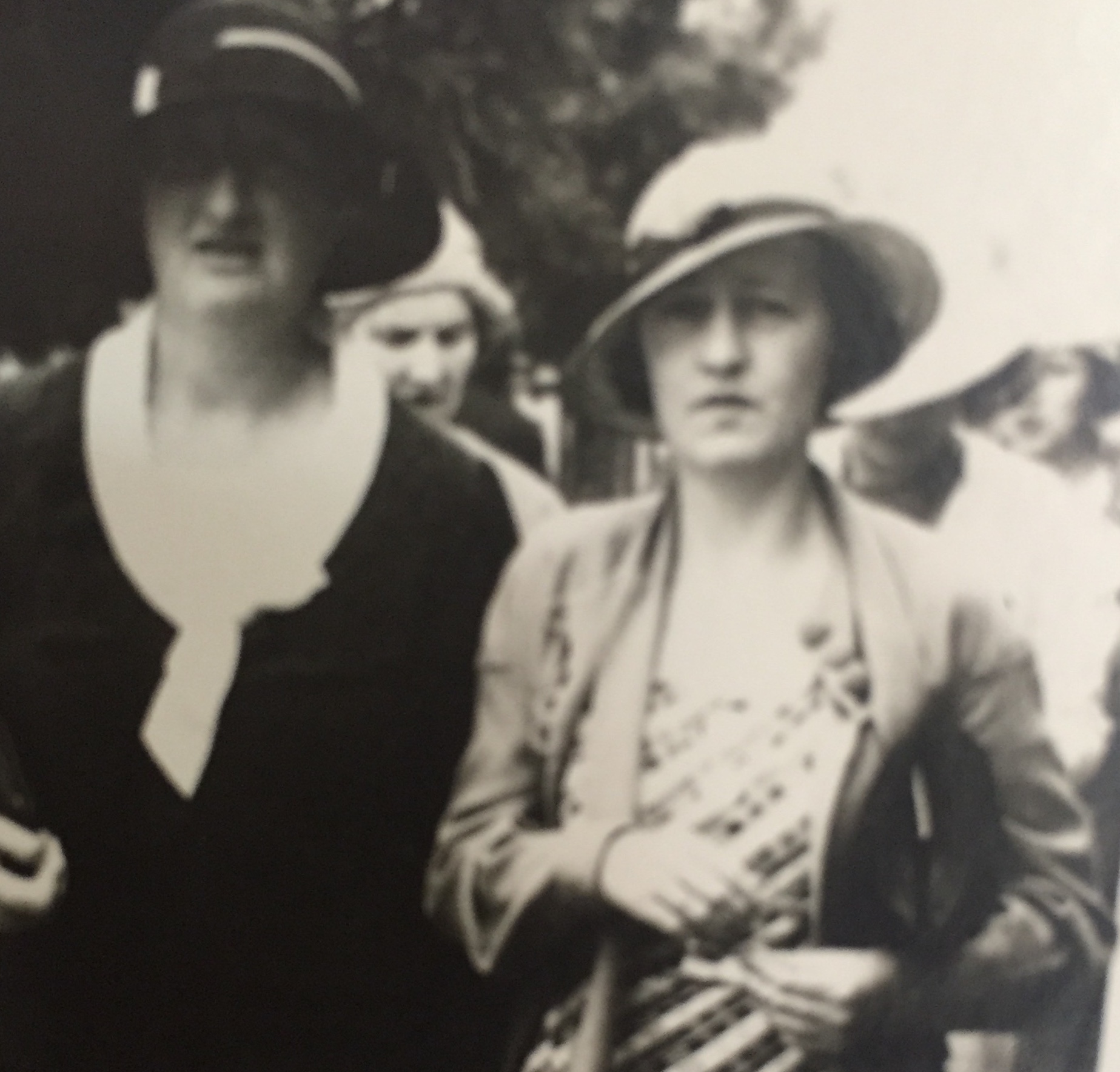 Black and white, two women, 1940s, races | See more at www.diywoman.net